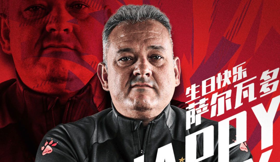 率领球队获得胜利，主帅成为焦点人物的简单介绍